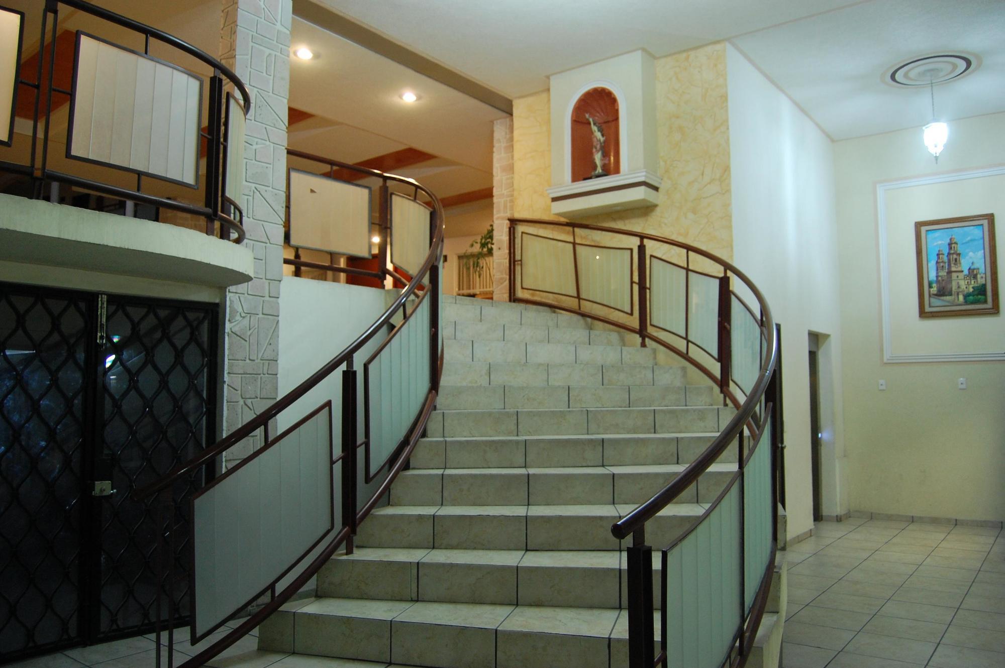 Capital O Hotel Victoria Morelia Ngoại thất bức ảnh